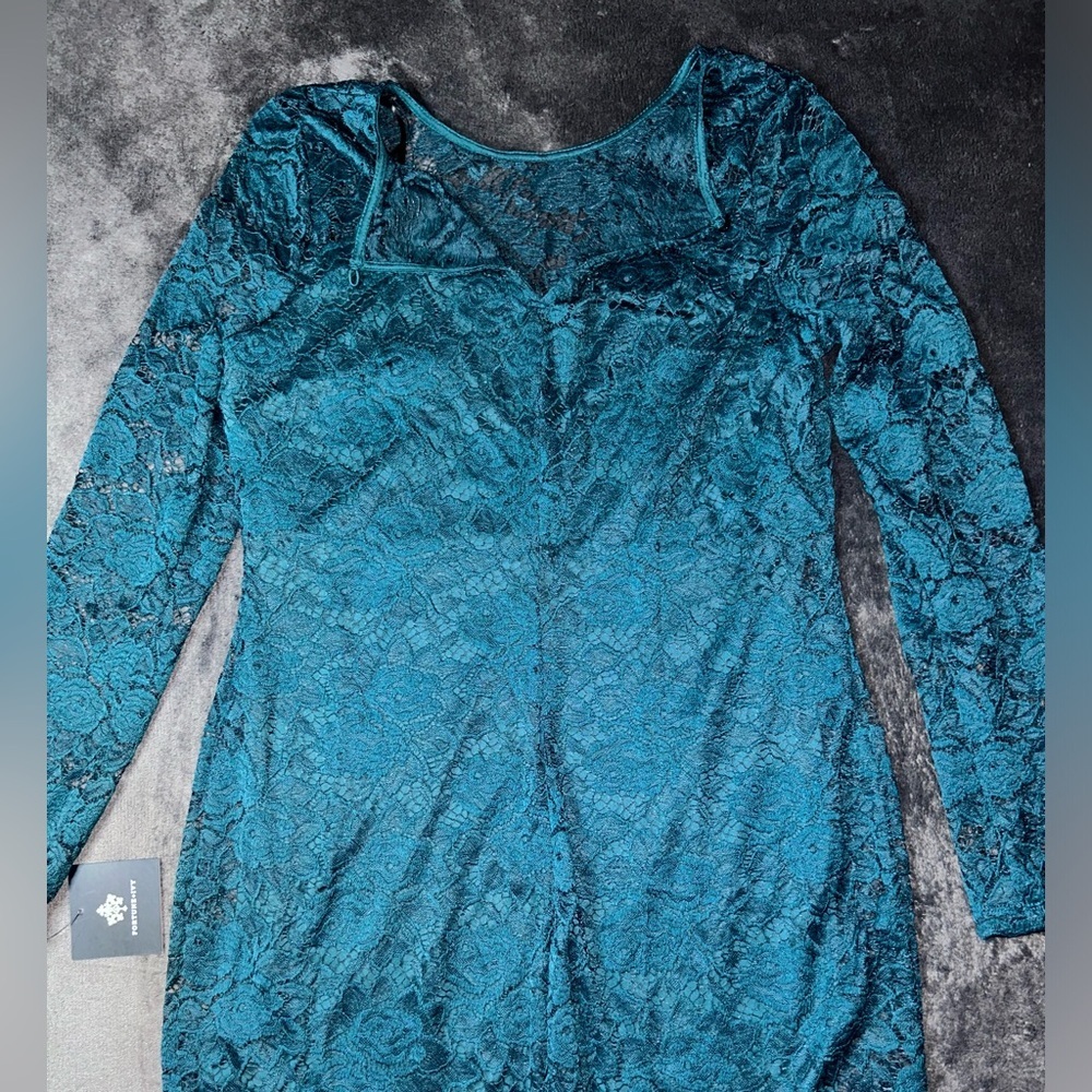 Elegant Teal Lace Dress - Picture 12 of 12